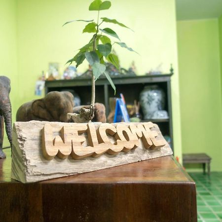 Plus Hostel Ayutthaya Екстер'єр фото