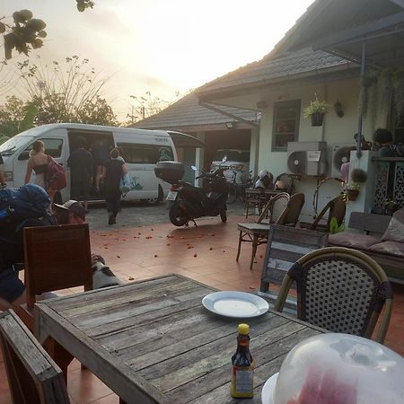 Plus Hostel Ayutthaya Екстер'єр фото