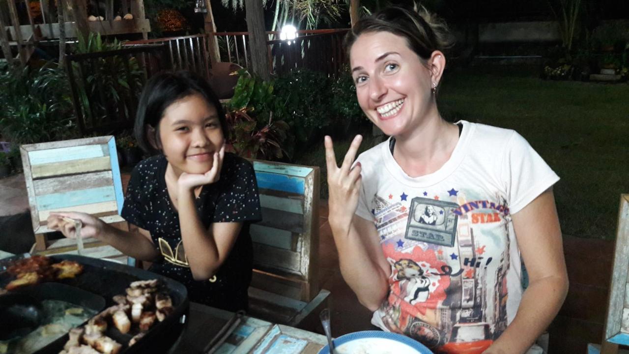 Plus Hostel Ayutthaya Екстер'єр фото