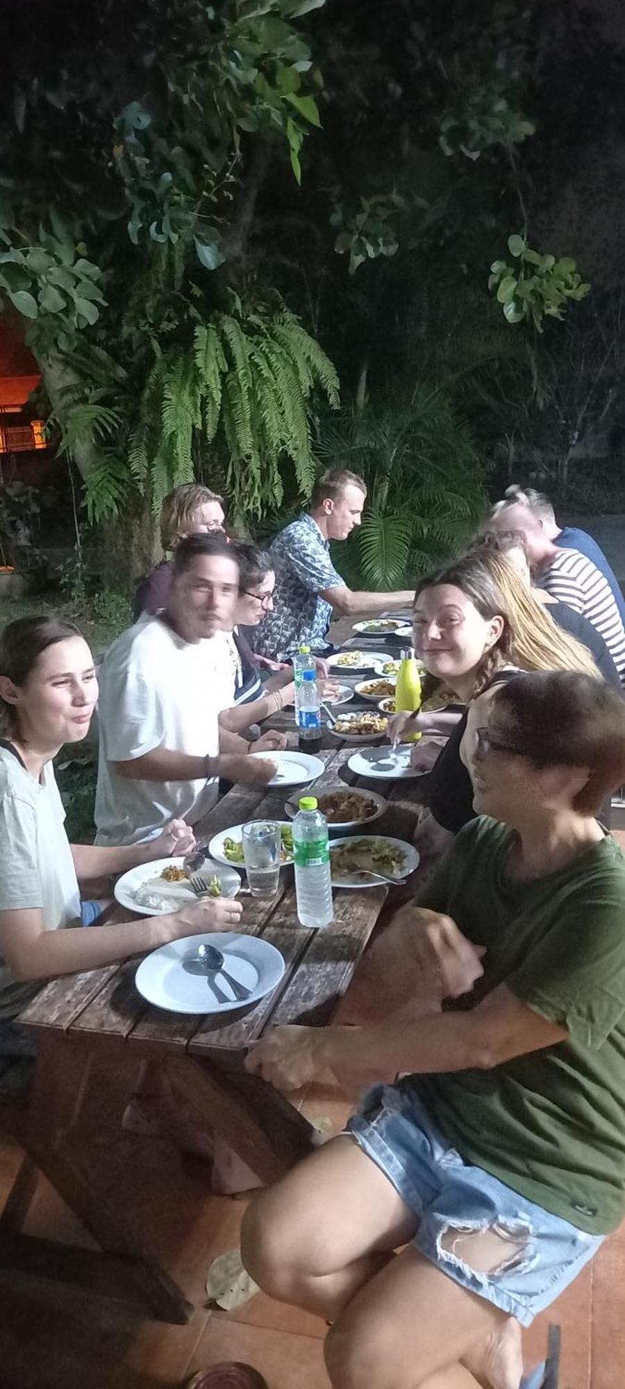 Plus Hostel Ayutthaya Екстер'єр фото