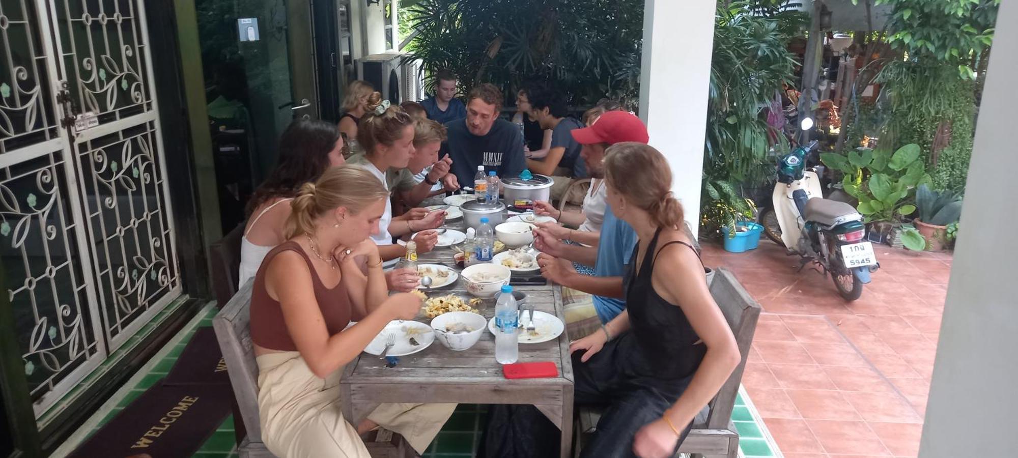Plus Hostel Ayutthaya Екстер'єр фото