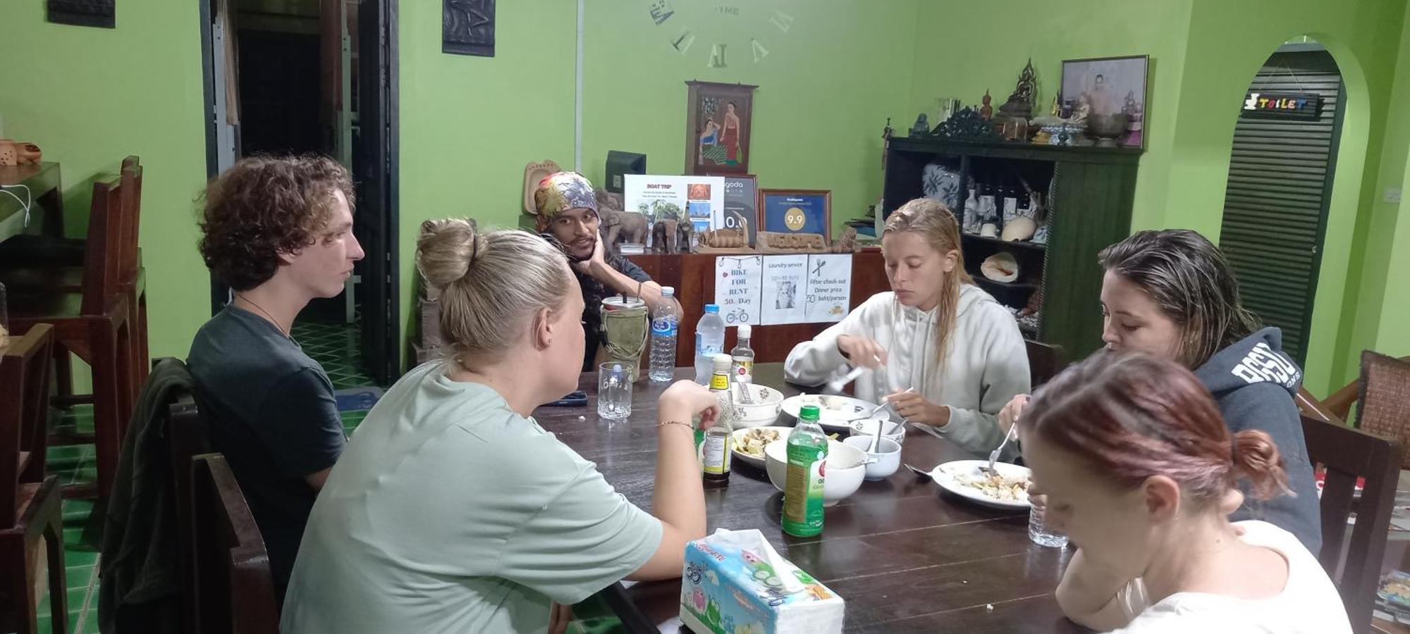 Plus Hostel Ayutthaya Екстер'єр фото