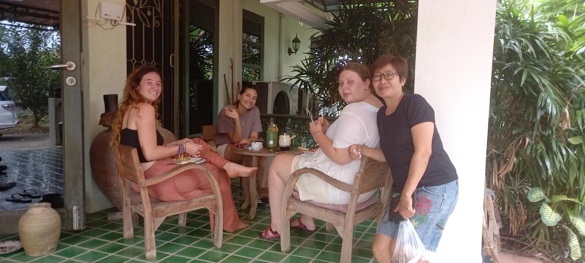 Plus Hostel Ayutthaya Екстер'єр фото