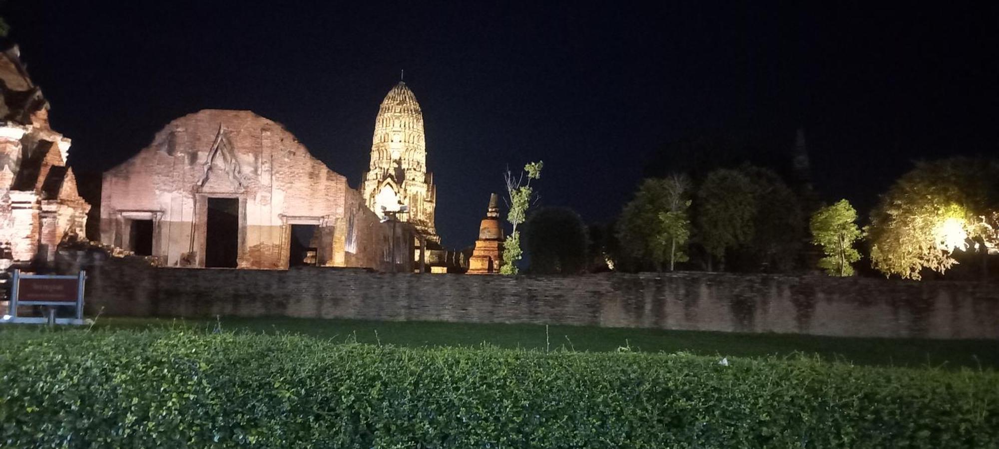 Plus Hostel Ayutthaya Екстер'єр фото