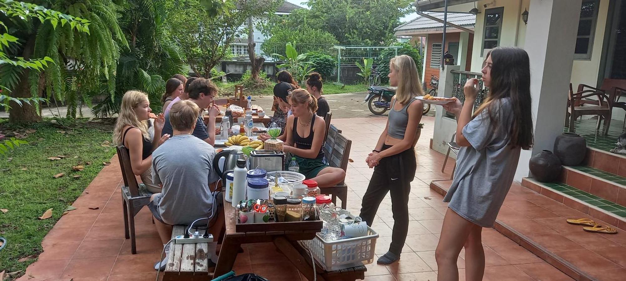 Plus Hostel Ayutthaya Екстер'єр фото