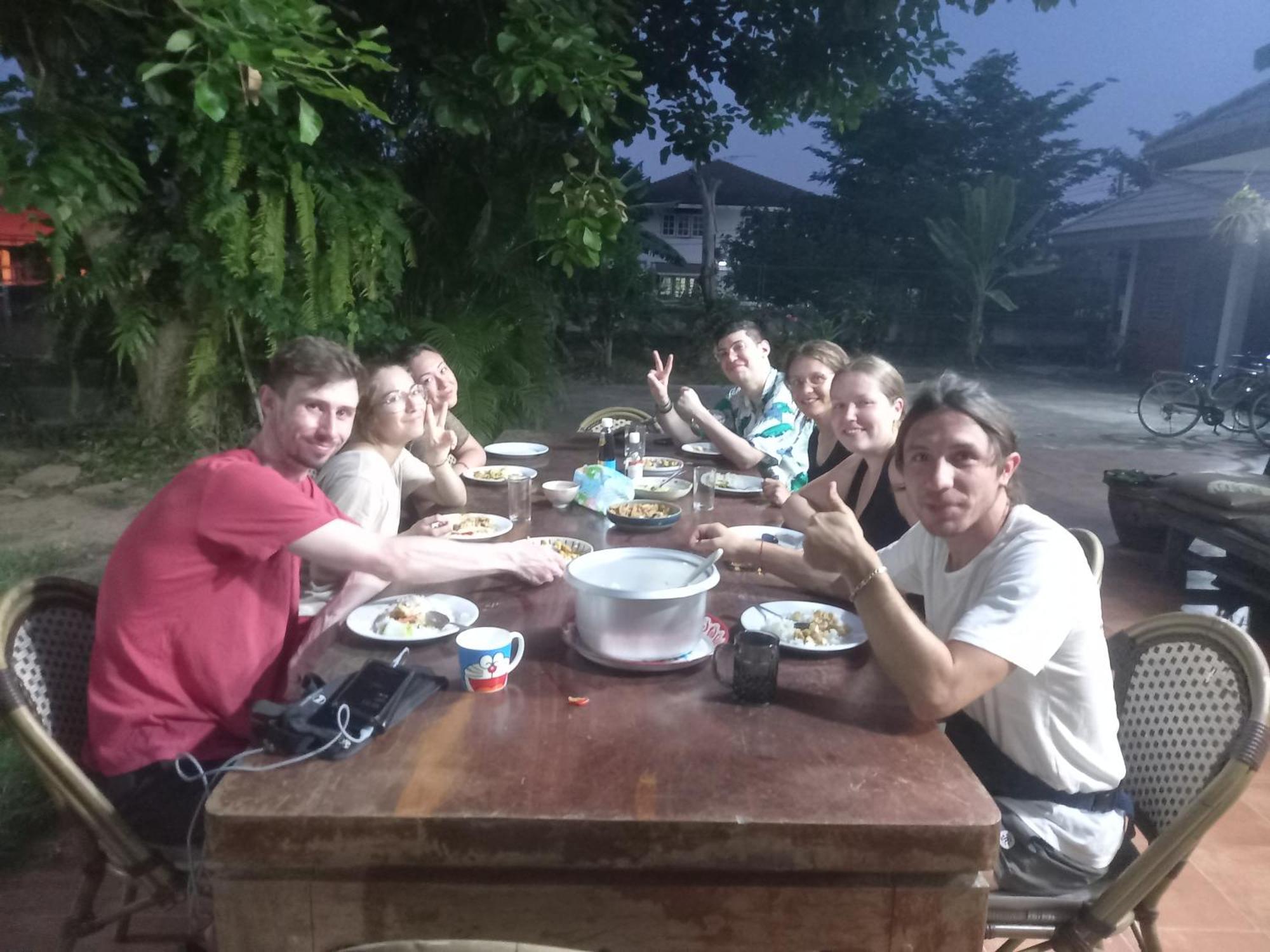 Plus Hostel Ayutthaya Екстер'єр фото