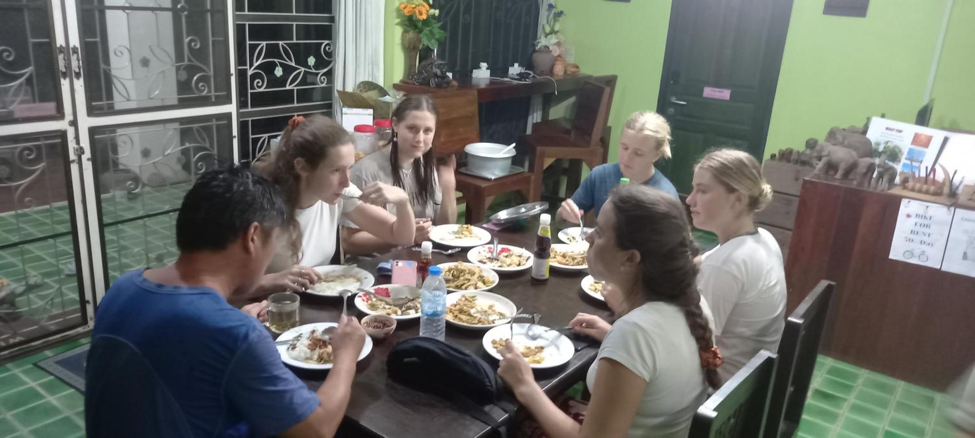 Plus Hostel Ayutthaya Екстер'єр фото