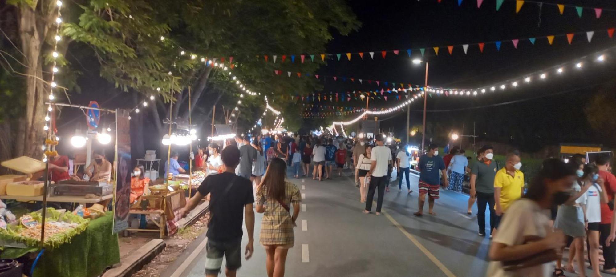 Plus Hostel Ayutthaya Екстер'єр фото