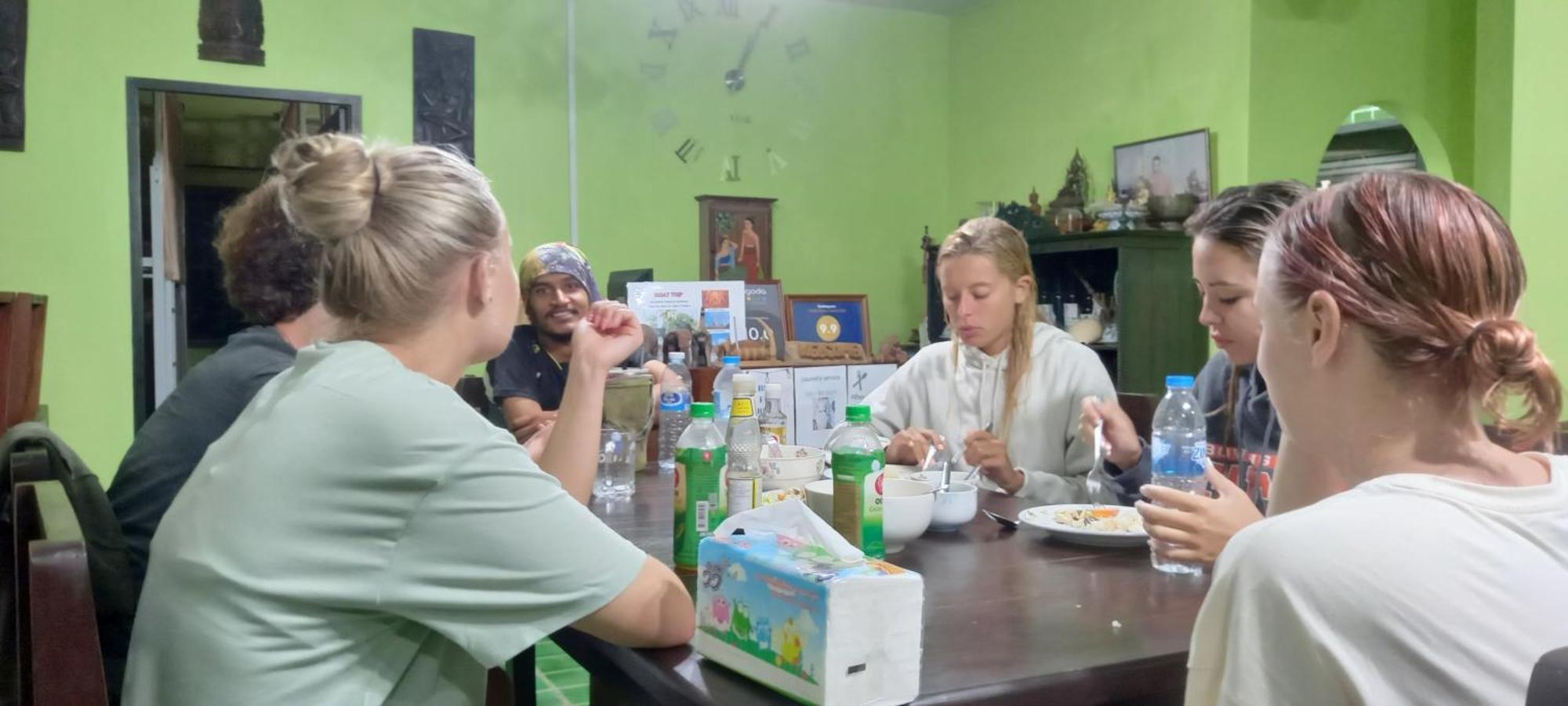 Plus Hostel Ayutthaya Екстер'єр фото