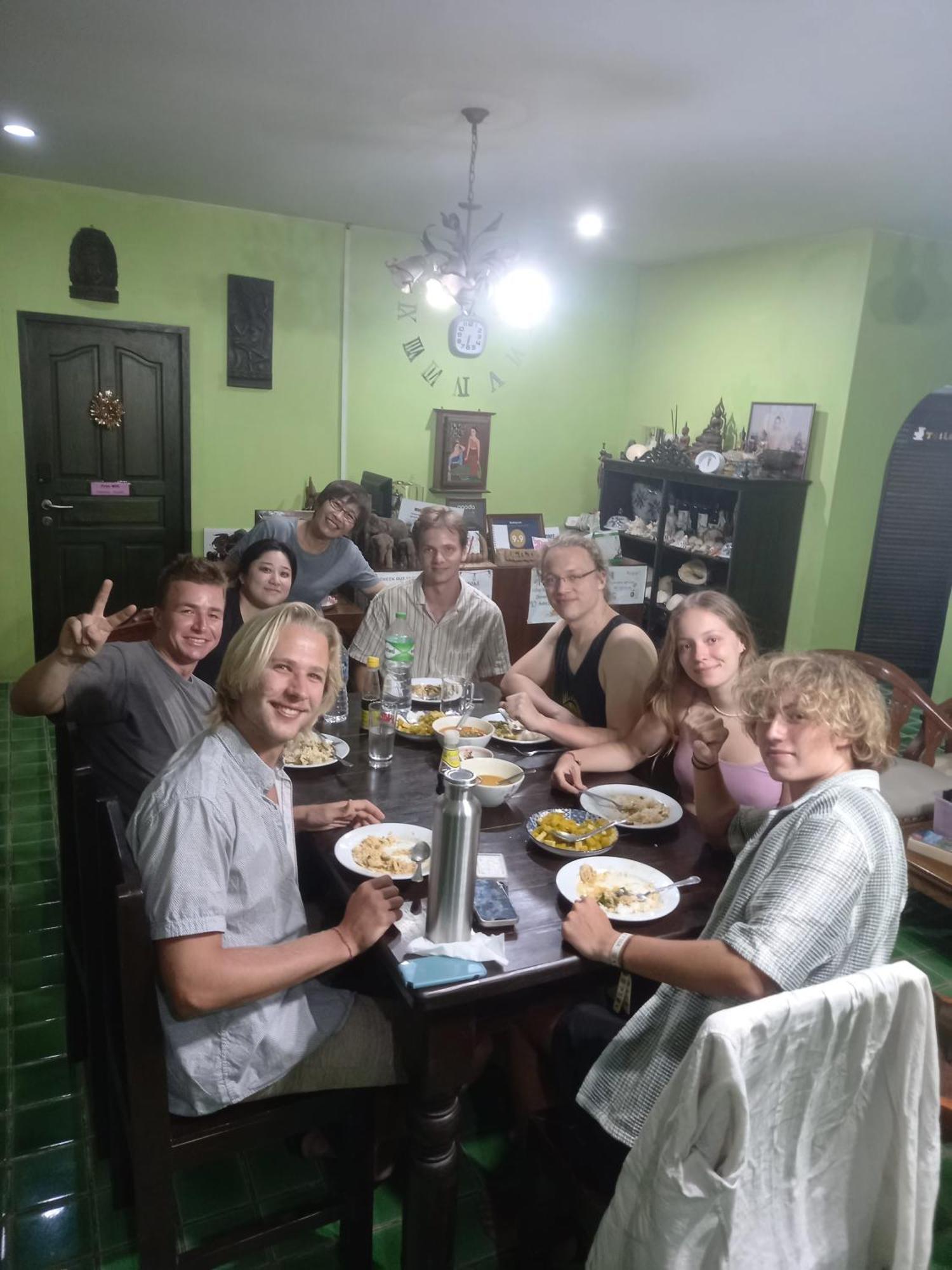 Plus Hostel Ayutthaya Екстер'єр фото