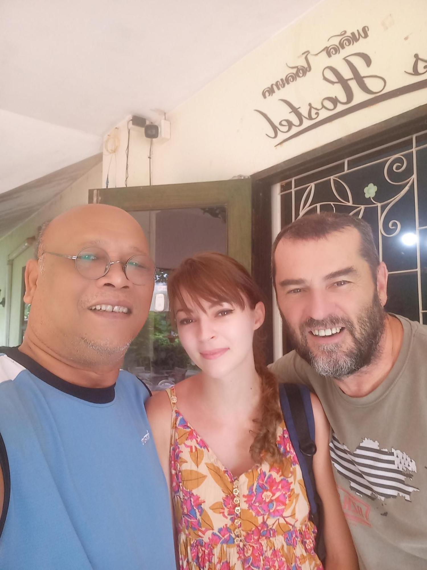 Plus Hostel Ayutthaya Екстер'єр фото
