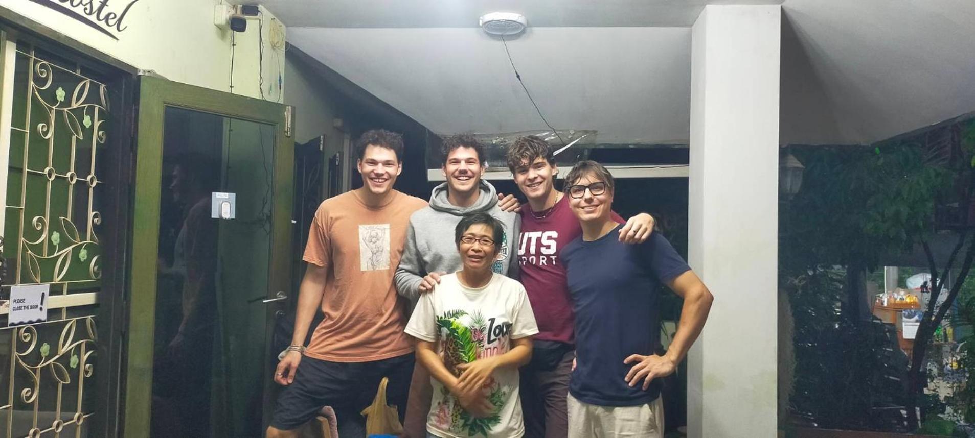 Plus Hostel Ayutthaya Екстер'єр фото